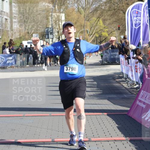 12.04.2026 - 45. Internationalen Wilhelmsburger Insellauf Strokosch-Dieckow http://msf.ph/oto/9465338 12.04.2026 10:58:06 Ziel 3798 meine-sportfotos.de