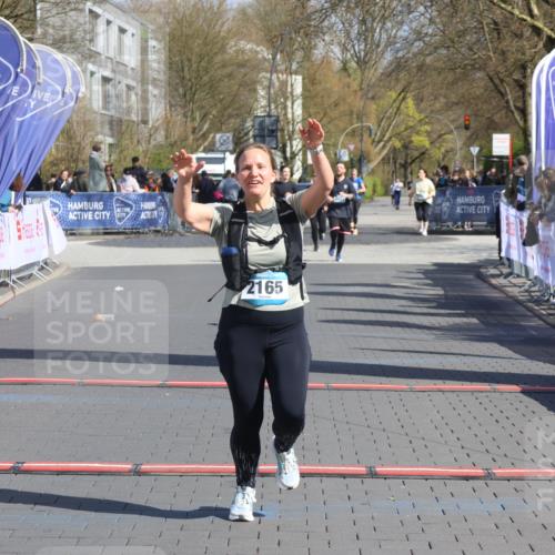 12.04.2026 - 45. Internationalen Wilhelmsburger Insellauf Strokosch-Dieckow http://msf.ph/oto/9465339 12.04.2026 11:15:26 Ziel 2165 meine-sportfotos.de