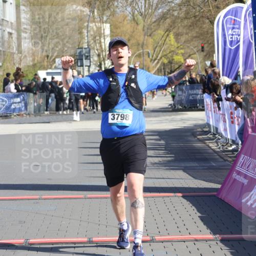 12.04.2026 - 45. Internationalen Wilhelmsburger Insellauf Strokosch-Dieckow http://msf.ph/oto/9465342 12.04.2026 10:58:06 Ziel 3798 meine-sportfotos.de