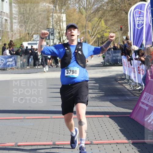 12.04.2026 - 45. Internationalen Wilhelmsburger Insellauf Strokosch-Dieckow http://msf.ph/oto/9465350 12.04.2026 10:58:06 Ziel 3798 meine-sportfotos.de