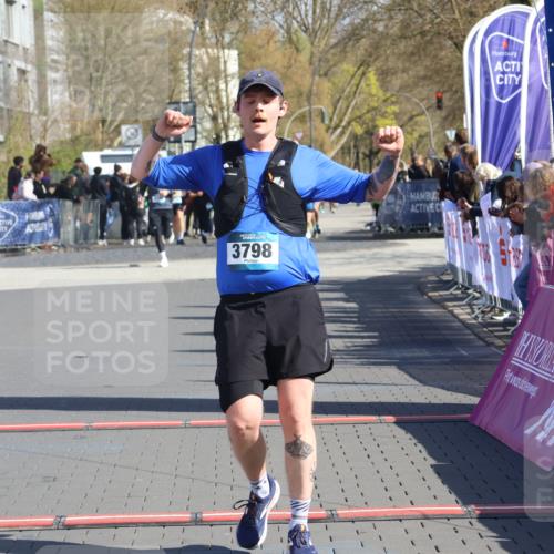 12.04.2026 - 45. Internationalen Wilhelmsburger Insellauf Strokosch-Dieckow http://msf.ph/oto/9465364 12.04.2026 10:58:06 Ziel 3798 meine-sportfotos.de