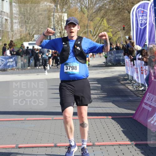 12.04.2026 - 45. Internationalen Wilhelmsburger Insellauf Strokosch-Dieckow http://msf.ph/oto/9465370 12.04.2026 10:58:06 Ziel 3798 meine-sportfotos.de