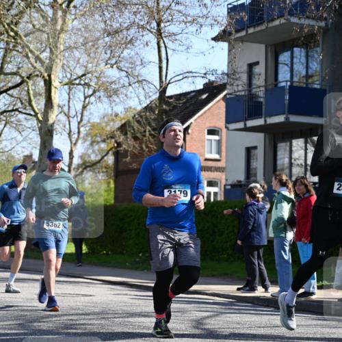 12.04.2026 - 45. Internationalen Wilhelmsburger Insellauf J. Mangold http://msf.ph/oto/9465376 12.04.2026 10:57:48 Ziel 3798, 2861, 3340, 2847, 4339, 3179, 3753, 4947, 3754, 5362, 4157, 2164, 4120, 2283, 2228, 4396, 3997, 2818, 3257, 2499, 2194, 2900, 2900, 3260, 3568, 4352, 4215, 4394, 3665 meine-sportfotos.de