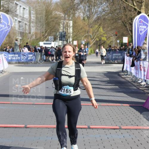 12.04.2026 - 45. Internationalen Wilhelmsburger Insellauf Strokosch-Dieckow http://msf.ph/oto/9465377 12.04.2026 11:15:26 Ziel 2165 meine-sportfotos.de
