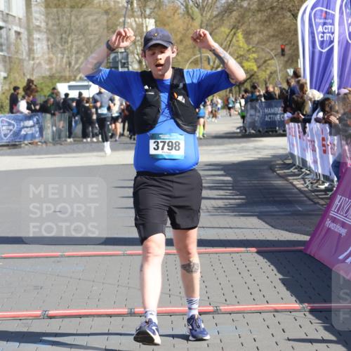 12.04.2026 - 45. Internationalen Wilhelmsburger Insellauf Strokosch-Dieckow http://msf.ph/oto/9465381 12.04.2026 10:58:06 Ziel 3798 meine-sportfotos.de