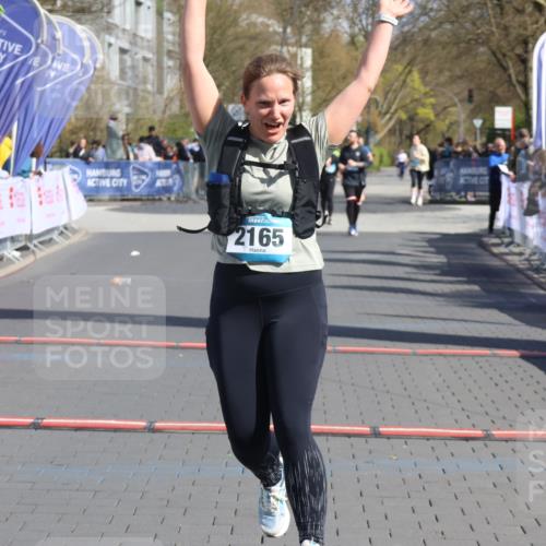 12.04.2026 - 45. Internationalen Wilhelmsburger Insellauf Strokosch-Dieckow http://msf.ph/oto/9465413 12.04.2026 11:15:27 Ziel 2165 meine-sportfotos.de