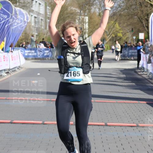12.04.2026 - 45. Internationalen Wilhelmsburger Insellauf Strokosch-Dieckow http://msf.ph/oto/9465418 12.04.2026 11:15:27 Ziel 2165 meine-sportfotos.de