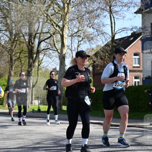 12.04.2026 - 45. Internationalen Wilhelmsburger Insellauf J. Mangold http://msf.ph/oto/9465419 12.04.2026 10:57:50 Ziel 3798, 2861, 3340, 2847, 4339, 3179, 3753, 4947, 3754, 5362, 4157, 2164, 4120, 2283, 2228, 4396, 3997, 2818, 3257, 2499, 2194, 2900, 3260, 3568, 4352, 4215, 4394, 3665 meine-sportfotos.de