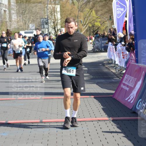 12.04.2026 - 45. Internationalen Wilhelmsburger Insellauf Strokosch-Dieckow http://msf.ph/oto/9465421 12.04.2026 10:58:15 Ziel 2861, 3340, 2847, 4339, 3179, 3753, 4947 meine-sportfotos.de