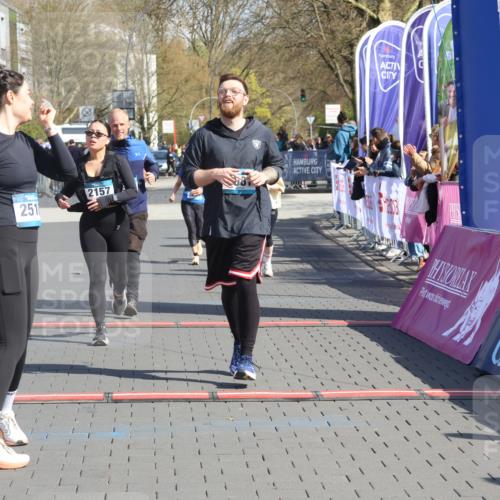12.04.2026 - 45. Internationalen Wilhelmsburger Insellauf Strokosch-Dieckow http://msf.ph/oto/9465473 12.04.2026 11:15:36 Ziel 2510, 3681, 2157, 2993, 2137 meine-sportfotos.de