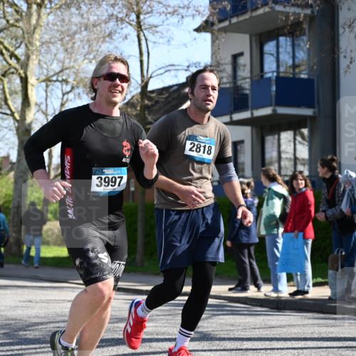 12.04.2026 - 45. Internationalen Wilhelmsburger Insellauf J. Mangold http://msf.ph/oto/9465489 12.04.2026 10:57:59 Ziel 2861, 3340, 2847, 4339, 3179, 3753, 4947, 3754, 5362, 4157, 2164, 4120, 2283, 2228, 4396, 3997, 2818, 3257, 2499, 2194, 2900, 3260, 3568, 4352, 4215, 4394, 3665, 3968, 4577, 5703, 3142, 5468, 3140, 4071, 2553 meine-sportfotos.de