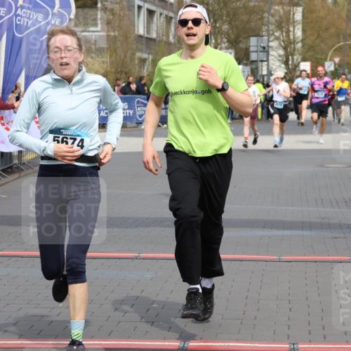 12.04.2026 - 45. Internationalen Wilhelmsburger Insellauf Strokosch-Dieckow http://msf.ph/oto/9465518 12.04.2026 13:13:05 Ziel 5855, 2280, 3441, 5674, 4841, 2275 meine-sportfotos.de
