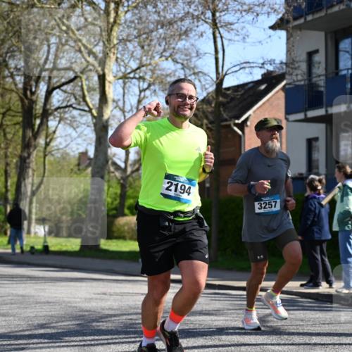 12.04.2026 - 45. Internationalen Wilhelmsburger Insellauf J. Mangold http://msf.ph/oto/9465525 12.04.2026 10:58:06 Ziel 3754, 5362, 4157, 2164, 4120, 2283, 2228, 4396, 3997, 2818, 3257, 2499, 2194, 2900, 3260, 3568, 4352, 4215, 4394, 4394, 3665, 3968, 4577, 5703, 3142, 5468, 5703, 3142, 5468, 3140, 4071, 2553 meine-sportfotos.de