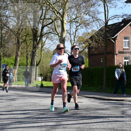 12.04.2026 - 45. Internationalen Wilhelmsburger Insellauf J. Mangold http://msf.ph/oto/9465548 12.04.2026 10:58:09 Ziel 4396, 3997, 2818, 3257, 2499, 2194, 2900, 3260, 3568, 4352, 4215, 4394, 3665, 3968, 4577, 5703, 3142, 5468, 3140, 4071, 2553, 2989, 3825, 5615, 3150 meine-sportfotos.de