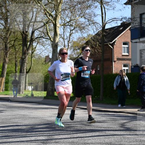 12.04.2026 - 45. Internationalen Wilhelmsburger Insellauf J. Mangold http://msf.ph/oto/9465552 12.04.2026 10:58:09 Ziel 4396, 3997, 2818, 3257, 2499, 2194, 2900, 3260, 3568, 4352, 4215, 4394, 3665, 3968, 4577, 5703, 3142, 5468, 3140, 4071, 2553, 2989, 3825, 5615, 3150 meine-sportfotos.de