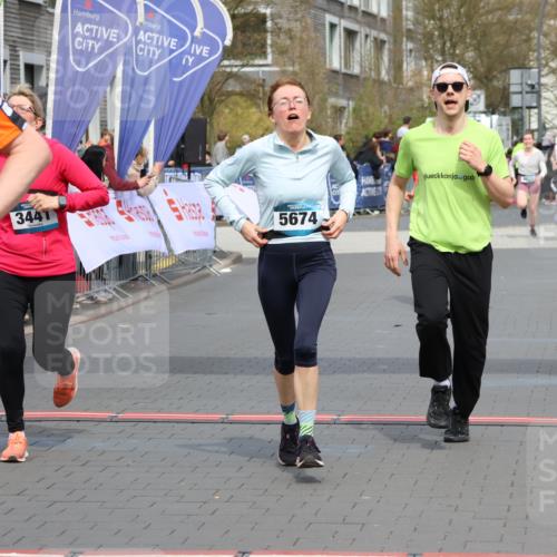 12.04.2026 - 45. Internationalen Wilhelmsburger Insellauf Strokosch-Dieckow http://msf.ph/oto/9465554 12.04.2026 13:13:05 Ziel 5855, 2280, 3441, 5674, 4841, 2275 meine-sportfotos.de