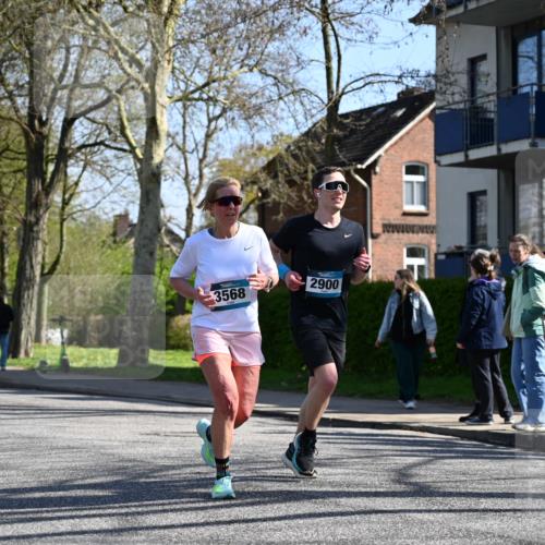 12.04.2026 - 45. Internationalen Wilhelmsburger Insellauf J. Mangold http://msf.ph/oto/9465559 12.04.2026 10:58:09 Ziel 4396, 3997, 2818, 3257, 2499, 2194, 2900, 3260, 3568, 4352, 4215, 4394, 3665, 3968, 4577, 5703, 3142, 5468, 3140, 4071, 2553, 2989, 3825, 5615, 3150 meine-sportfotos.de
