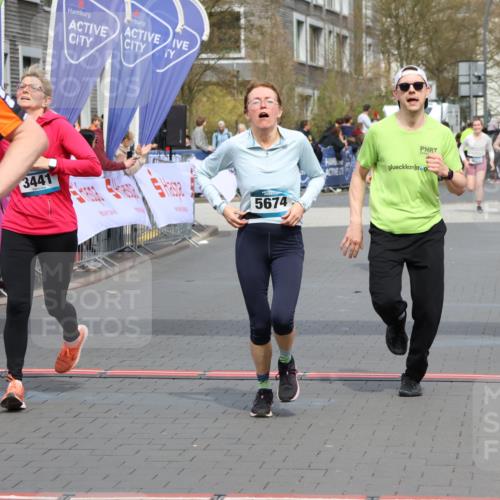 12.04.2026 - 45. Internationalen Wilhelmsburger Insellauf Strokosch-Dieckow http://msf.ph/oto/9465560 12.04.2026 13:13:05 Ziel 5855, 2280, 3441, 5674, 4841, 2275 meine-sportfotos.de