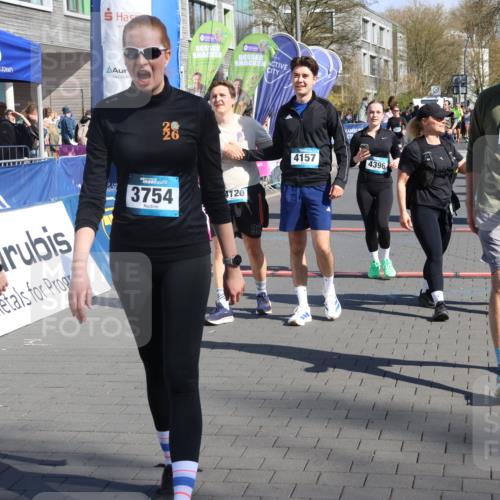 12.04.2026 - 45. Internationalen Wilhelmsburger Insellauf Strokosch-Dieckow http://msf.ph/oto/9465561 12.04.2026 10:58:26 Ziel 4120, 2283, 2228, 4396 meine-sportfotos.de