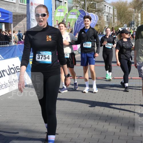 12.04.2026 - 45. Internationalen Wilhelmsburger Insellauf Strokosch-Dieckow http://msf.ph/oto/9465569 12.04.2026 10:58:26 Ziel 4120, 2283, 2228, 4396 meine-sportfotos.de