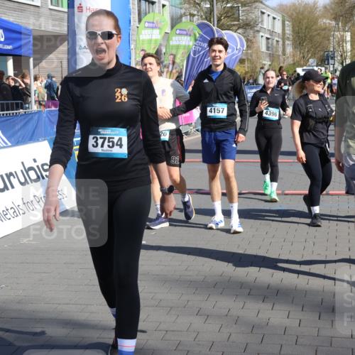 12.04.2026 - 45. Internationalen Wilhelmsburger Insellauf Strokosch-Dieckow http://msf.ph/oto/9465577 12.04.2026 10:58:26 Ziel 4120, 2283, 2228, 4396 meine-sportfotos.de