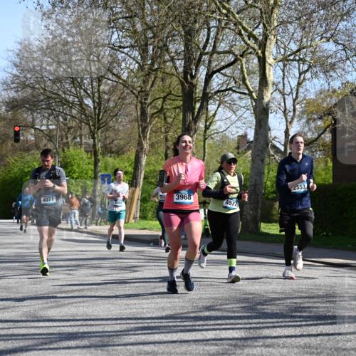 12.04.2026 - 45. Internationalen Wilhelmsburger Insellauf J. Mangold http://msf.ph/oto/9465581 12.04.2026 10:58:27 Ziel 3568, 4352, 4215, 4394, 3665, 3968, 4577, 5703, 3142, 5468, 3140, 4071, 2553, 2989, 3825, 5615, 3150, 2269, 2269 meine-sportfotos.de