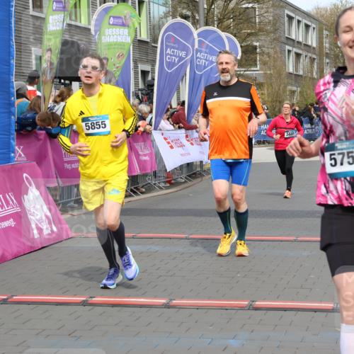 12.04.2026 - 45. Internationalen Wilhelmsburger Insellauf Strokosch-Dieckow http://msf.ph/oto/9465583 12.04.2026 13:13:02 Ziel 5750, 5855, 2280, 3441, 5674, 4841 meine-sportfotos.de