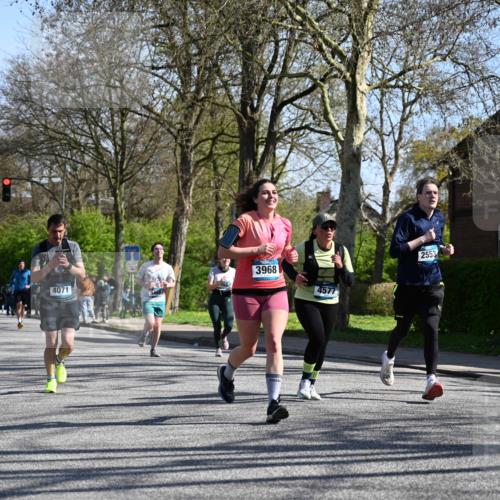 12.04.2026 - 45. Internationalen Wilhelmsburger Insellauf J. Mangold http://msf.ph/oto/9465586 12.04.2026 10:58:27 Ziel 3568, 4352, 4215, 4394, 3665, 3968, 4577, 5703, 3142, 5468, 3140, 4071, 2553, 2989, 3825, 5615, 3150, 2269, 2269 meine-sportfotos.de