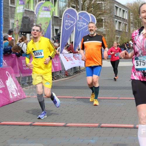 12.04.2026 - 45. Internationalen Wilhelmsburger Insellauf Strokosch-Dieckow http://msf.ph/oto/9465588 12.04.2026 13:13:01 Ziel 5750, 5855, 2280, 3441, 5674, 4841 meine-sportfotos.de