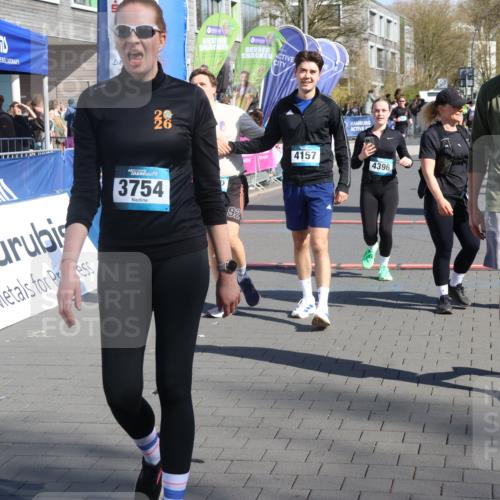 12.04.2026 - 45. Internationalen Wilhelmsburger Insellauf Strokosch-Dieckow http://msf.ph/oto/9465589 12.04.2026 10:58:26 Ziel 4120, 2283, 2228, 4396 meine-sportfotos.de