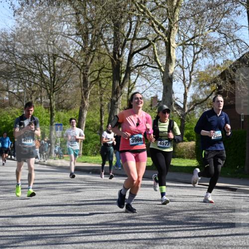 12.04.2026 - 45. Internationalen Wilhelmsburger Insellauf J. Mangold http://msf.ph/oto/9465590 12.04.2026 10:58:28 Ziel 3568, 4352, 4215, 4394, 3665, 3968, 4577, 5703, 3142, 5468, 3140, 4071, 2553, 2989, 3825, 5615, 3150, 2269 meine-sportfotos.de