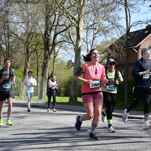 12.04.2026 - 45. Internationalen Wilhelmsburger Insellauf J. Mangold http://msf.ph/oto/9465600 12.04.2026 10:58:28 Ziel 3568, 4352, 4215, 4394, 3665, 3968, 4577, 5703, 3142, 5468, 3140, 4071, 2553, 2989, 3825, 5615, 3150, 2269 meine-sportfotos.de