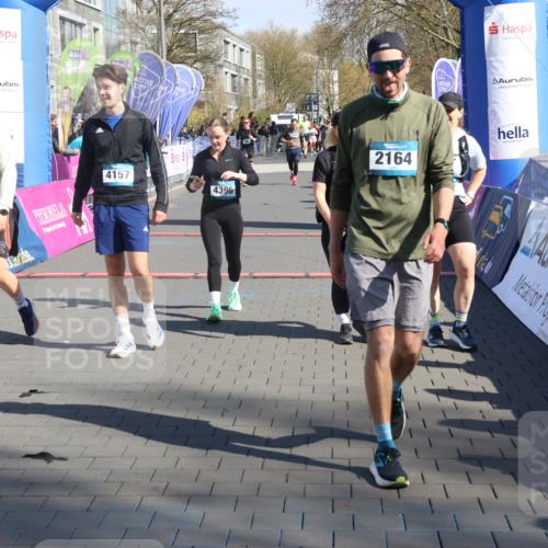 12.04.2026 - 45. Internationalen Wilhelmsburger Insellauf Strokosch-Dieckow http://msf.ph/oto/9465601 12.04.2026 10:58:27 Ziel 2228, 4396 meine-sportfotos.de