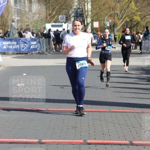 12.04.2026 - 45. Internationalen Wilhelmsburger Insellauf Strokosch-Dieckow http://msf.ph/oto/9465602 12.04.2026 11:16:04 Ziel 2561, 2343 meine-sportfotos.de