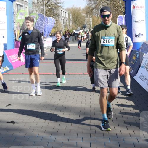 12.04.2026 - 45. Internationalen Wilhelmsburger Insellauf Strokosch-Dieckow http://msf.ph/oto/9465608 12.04.2026 10:58:27 Ziel 2228, 4396 meine-sportfotos.de