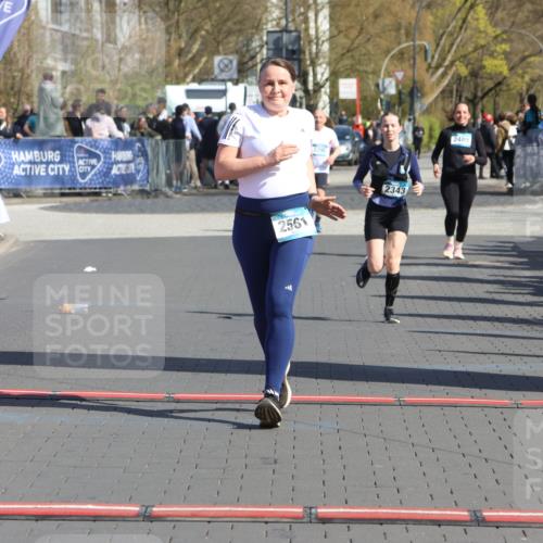 12.04.2026 - 45. Internationalen Wilhelmsburger Insellauf Strokosch-Dieckow http://msf.ph/oto/9465616 12.04.2026 11:16:04 Ziel 2561, 2343 meine-sportfotos.de