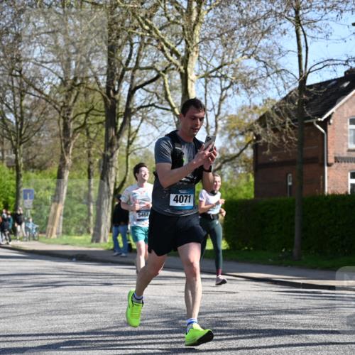 12.04.2026 - 45. Internationalen Wilhelmsburger Insellauf J. Mangold http://msf.ph/oto/9465619 12.04.2026 10:58:30 Ziel 4215, 4394, 3665, 3968, 4577, 5703, 3142, 5468, 3140, 4071, 2553, 2989, 3825, 5615, 3150, 2269, 5366 meine-sportfotos.de