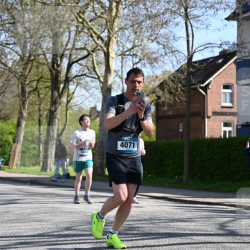 12.04.2026 - 45. Internationalen Wilhelmsburger Insellauf J. Mangold http://msf.ph/oto/9465624 12.04.2026 10:58:30 Ziel 4215, 4394, 3665, 3968, 4577, 5703, 3142, 5468, 3140, 4071, 2553, 2989, 3825, 5615, 3150, 2269, 5366 meine-sportfotos.de