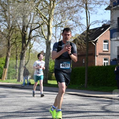12.04.2026 - 45. Internationalen Wilhelmsburger Insellauf J. Mangold http://msf.ph/oto/9465626 12.04.2026 10:58:30 Ziel 4215, 4394, 3665, 3968, 4577, 5703, 3142, 5468, 3140, 4071, 2553, 2989, 3825, 5615, 3150, 2269, 5366 meine-sportfotos.de