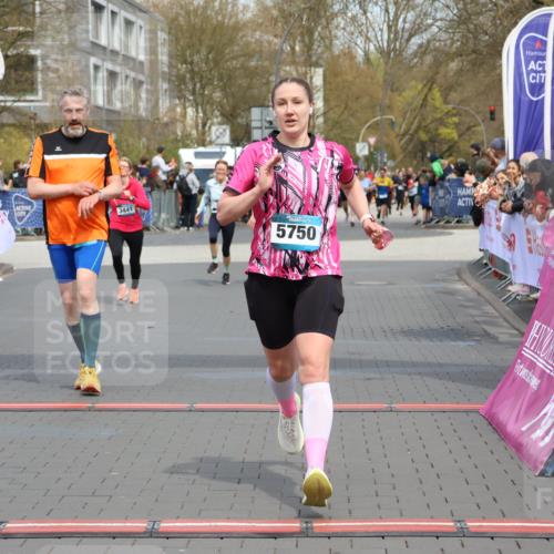 12.04.2026 - 45. Internationalen Wilhelmsburger Insellauf Strokosch-Dieckow http://msf.ph/oto/9465627 12.04.2026 13:13:00 Ziel 5750, 5855, 2280 meine-sportfotos.de