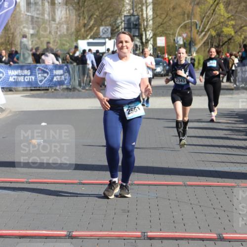 12.04.2026 - 45. Internationalen Wilhelmsburger Insellauf Strokosch-Dieckow http://msf.ph/oto/9465629 12.04.2026 11:16:04 Ziel 2561, 2343 meine-sportfotos.de
