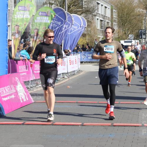 12.04.2026 - 45. Internationalen Wilhelmsburger Insellauf Strokosch-Dieckow http://msf.ph/oto/9465639 12.04.2026 10:58:34 Ziel 3997, 2818, 3257, 2499, 2194 meine-sportfotos.de