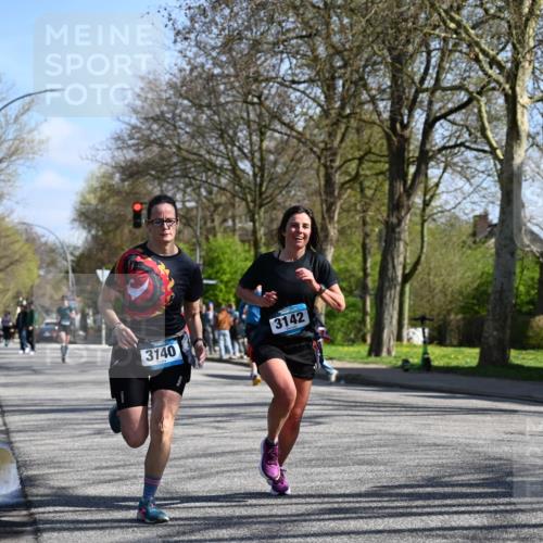 12.04.2026 - 45. Internationalen Wilhelmsburger Insellauf J. Mangold http://msf.ph/oto/9465643 12.04.2026 10:58:32 Ziel 3665, 3968, 4577, 5703, 3142, 5468, 3140, 4071, 2553, 2989, 3825, 5615, 3150, 2269, 5366, 3044, 3045 meine-sportfotos.de