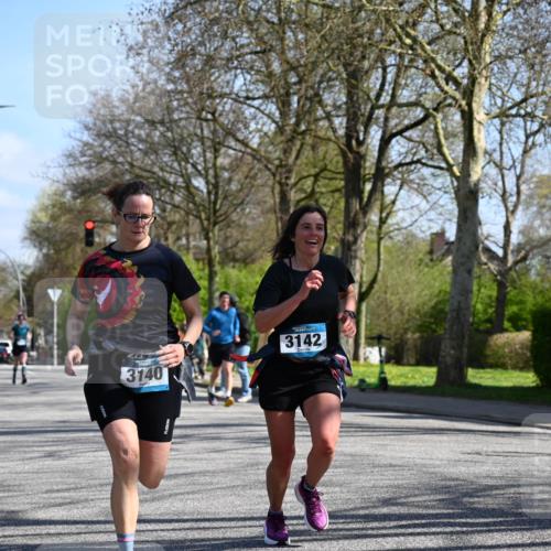 12.04.2026 - 45. Internationalen Wilhelmsburger Insellauf J. Mangold http://msf.ph/oto/9465647 12.04.2026 10:58:32 Ziel 3665, 3968, 4577, 5703, 3142, 5468, 3140, 4071, 2553, 2989, 3825, 5615, 3150, 2269, 5366, 3044, 3045 meine-sportfotos.de