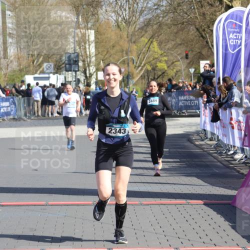 12.04.2026 - 45. Internationalen Wilhelmsburger Insellauf Strokosch-Dieckow http://msf.ph/oto/9465648 12.04.2026 11:16:08 Ziel 2561, 2343 meine-sportfotos.de