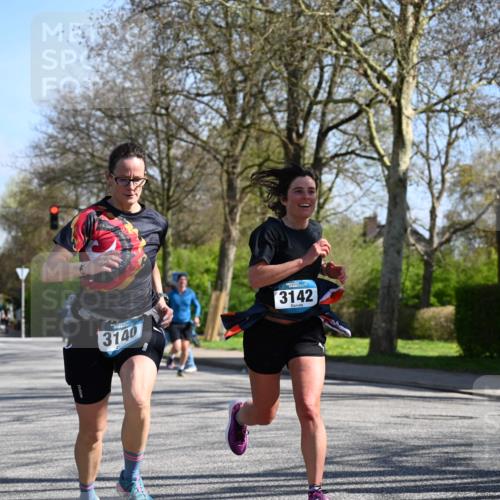 12.04.2026 - 45. Internationalen Wilhelmsburger Insellauf J. Mangold http://msf.ph/oto/9465651 12.04.2026 10:58:32 Ziel 3665, 3968, 4577, 5703, 3142, 5468, 3140, 4071, 2553, 2989, 3825, 5615, 3150, 2269, 5366, 3044, 3045 meine-sportfotos.de