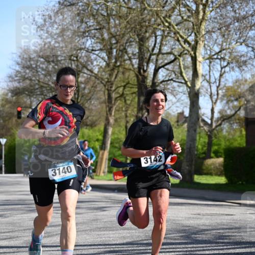 12.04.2026 - 45. Internationalen Wilhelmsburger Insellauf J. Mangold http://msf.ph/oto/9465652 12.04.2026 10:58:32 Ziel 3665, 3968, 4577, 5703, 3142, 5468, 3140, 4071, 2553, 2989, 3825, 5615, 3150, 2269, 5366, 3044, 3045 meine-sportfotos.de