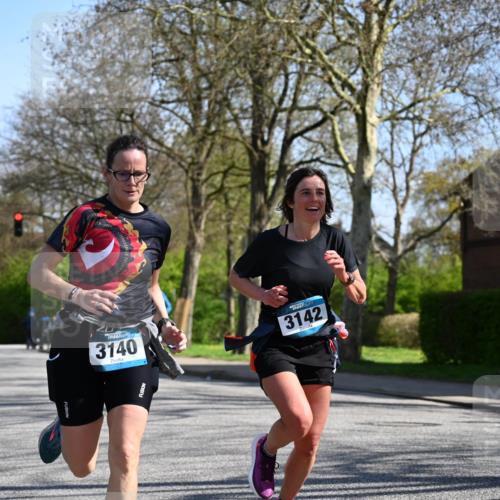 12.04.2026 - 45. Internationalen Wilhelmsburger Insellauf J. Mangold http://msf.ph/oto/9465654 12.04.2026 10:58:32 Ziel 3665, 3968, 4577, 5703, 3142, 5468, 3140, 4071, 2553, 2989, 3825, 5615, 3150, 2269, 5366, 3044, 3045 meine-sportfotos.de