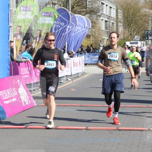 12.04.2026 - 45. Internationalen Wilhelmsburger Insellauf Strokosch-Dieckow http://msf.ph/oto/9465659 12.04.2026 10:58:34 Ziel 3997, 2818, 3257, 2499, 2194 meine-sportfotos.de