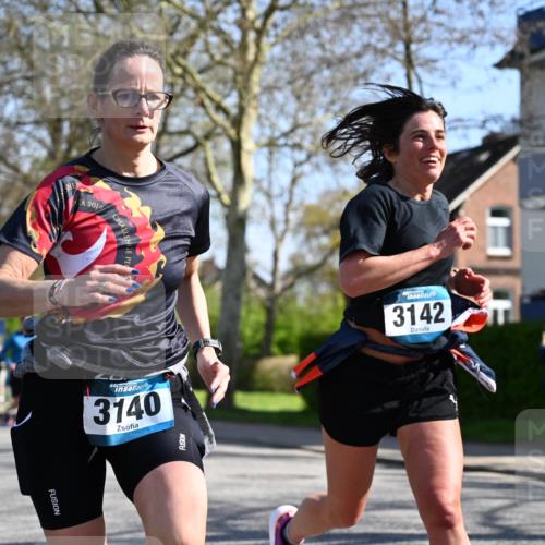12.04.2026 - 45. Internationalen Wilhelmsburger Insellauf J. Mangold http://msf.ph/oto/9465667 12.04.2026 10:58:33 Ziel 3665, 3968, 4577, 5703, 3142, 5468, 3140, 4071, 2553, 2989, 3825, 5615, 3150, 3825, 5615, 3150, 2269, 5366, 3044, 3045, 3582 meine-sportfotos.de